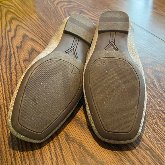 Vionic Light Gray Women's Flats with Bow - Picture 4 of 6